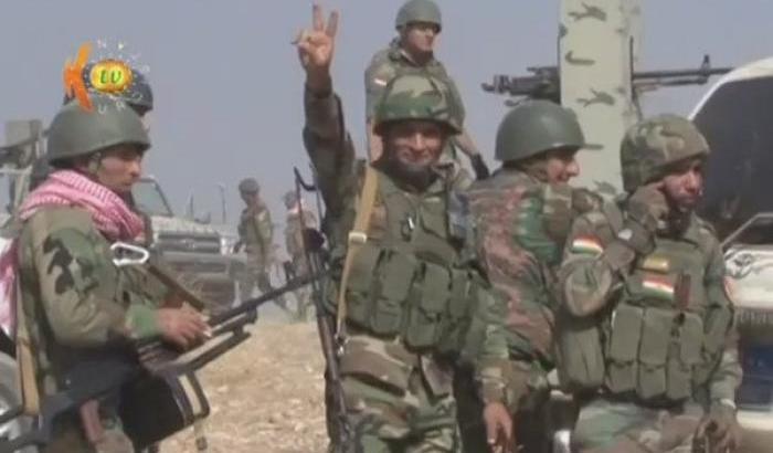 Peshmerga curdi in azione nella battaglia di Mosul