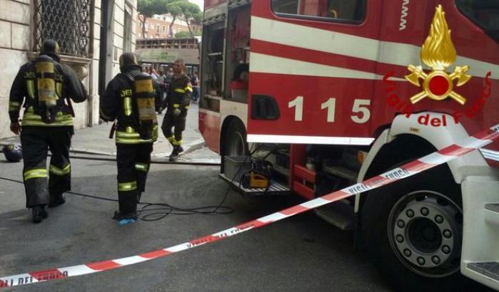 Roma, esplosione in un palazzo durante i lavori: tre feriti