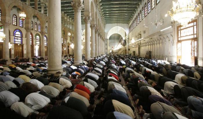 Incitano all'odio: in Francia chiudono quattro moschee di Parigi