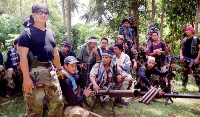 0337EE-guerriglieri-di-abu-sayyaf Guerriglieri di Abu Sayyaf