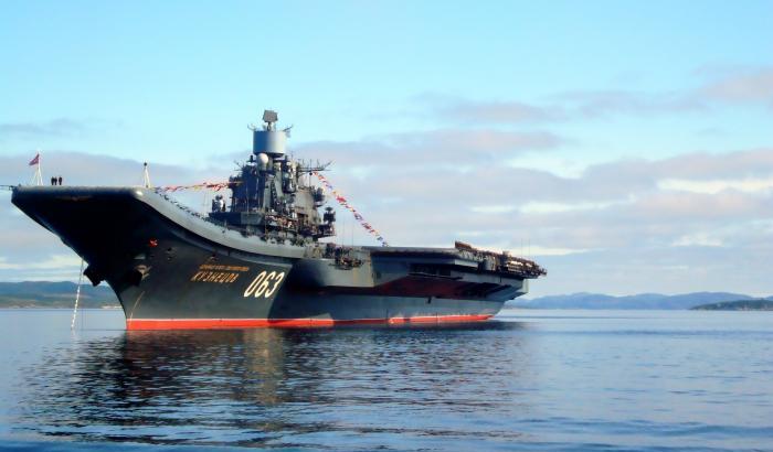 La portaerea russa Admiral Kuznetsov