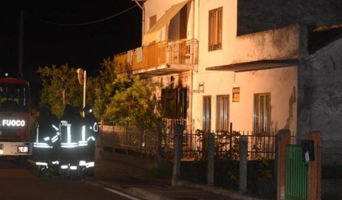 La accoltellano e le incendiano casa: giallo sull'anziana trovata morta a Rovigo