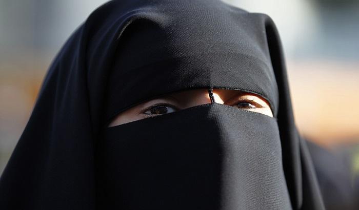 In municipio col niqab, donna condannata a 30mila euro di multa