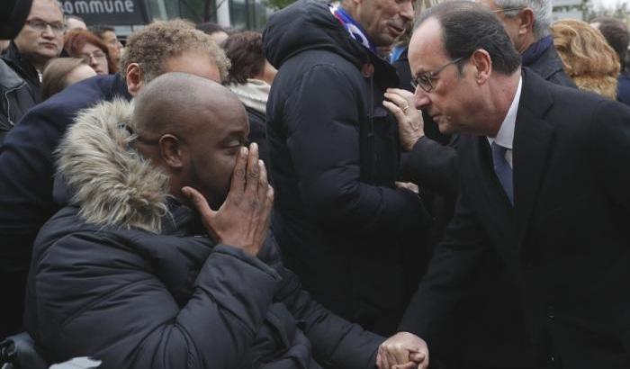 Strage di Parigi: la Francia ricorda le vittime dell'Isis