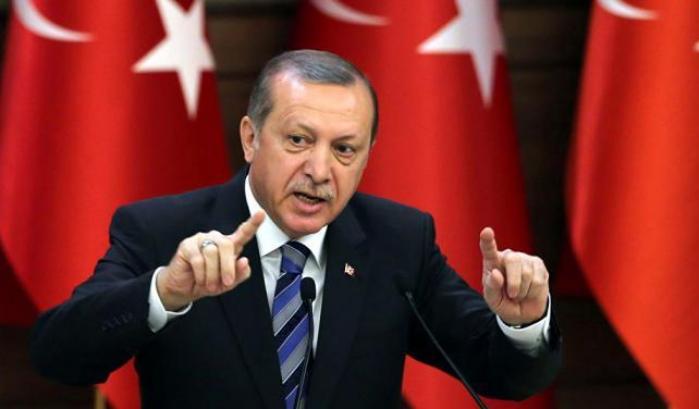 Erdogan contro l'Ue: o entriamo, o addio per sempre. E valuta un referendum