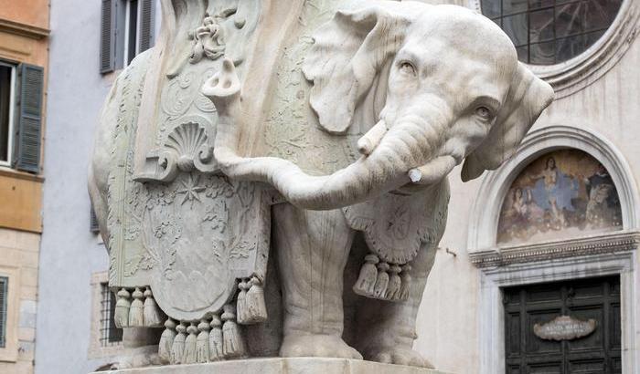 Roma terra di nessuno: vandalizzata una statua del Bernini