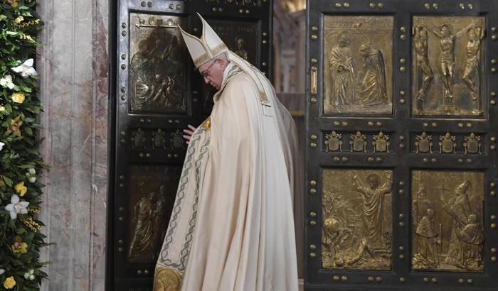 Termina il Giubileo della Misericordia: il Papa chiude la Porta Santa a San Pietro