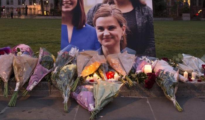 Uccise la deputata Cox: ammmirava il neonazista Breivik e premeditò l'attacco