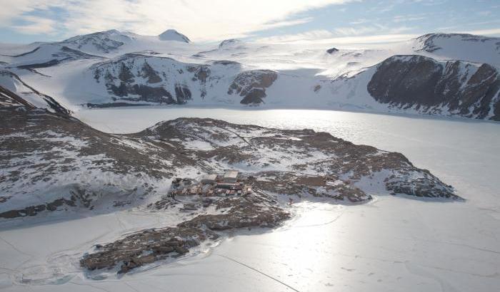 033AB2-la-base La base