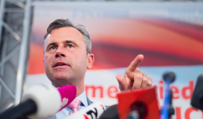Austria, Hofer: "Se vinco faremo referendum sull'Ue"