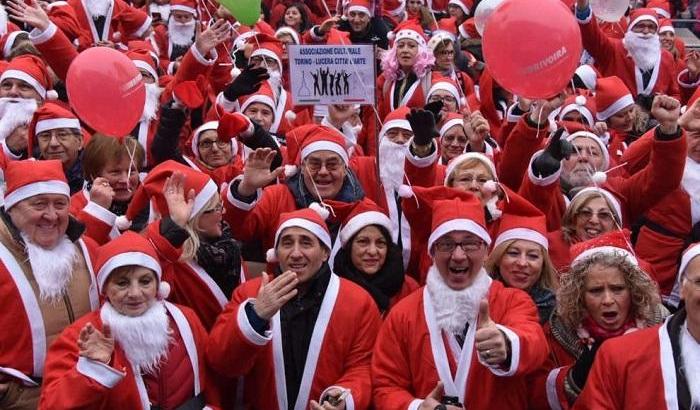 L'invasione dei Babbi Natale a Torino per i piccoli pazienti del Regina Margherita