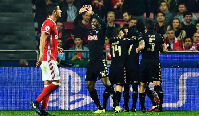 Un grande Napoli batte il Benfica e arriva prima nel girone