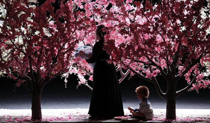 Dopo gli ortaggi piovono fiori: 14 minuti di applausi per Madama Butterfly