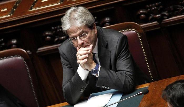 Gentiloni ottiene la fiducia alla Camera: governo garante della stabilità