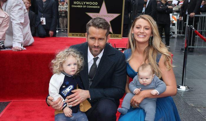 Ryan Reynolds conquista la stella sulla Walk of Fame con la famiglia