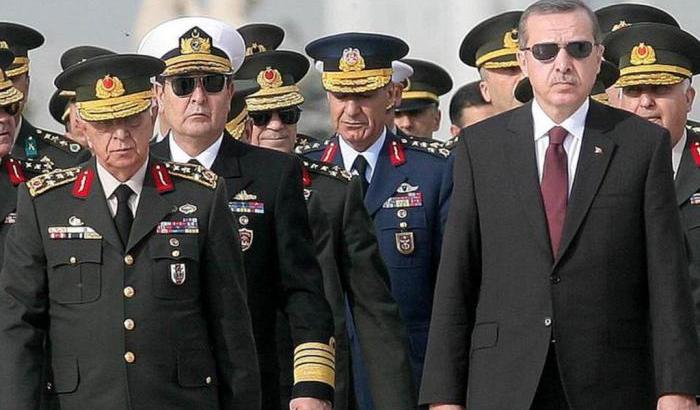 Erdogan, repressione senza fine: arrestati altri 530 ufficiali