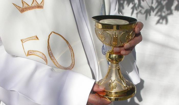 Ha violentato bambini: condannato l'ex segretario del vescovo Romero