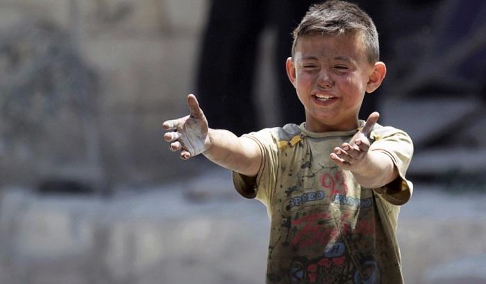 Bambino di Aleppo, immagine d'archivio