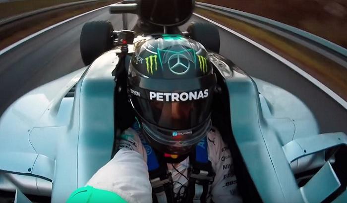 Folle selfie a tutta velocità per Nico Rosberg