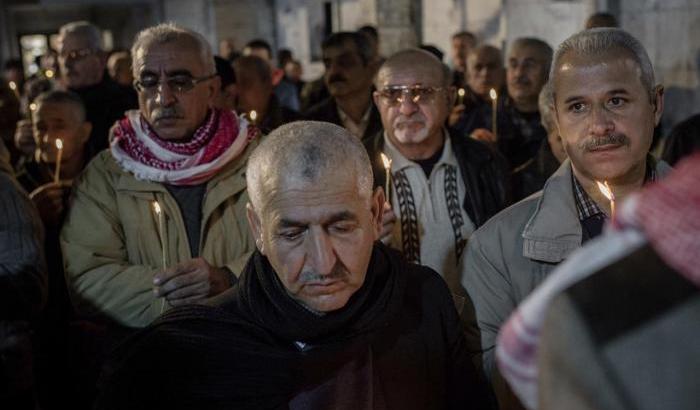 0340ED-fedeli-alla-messa-di-bartella Fedeli alla messa di Bartella