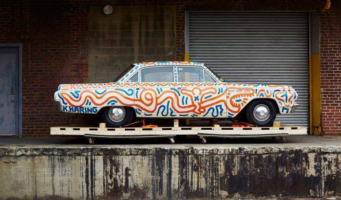 Opera su auto d'epoca di Keith Haring