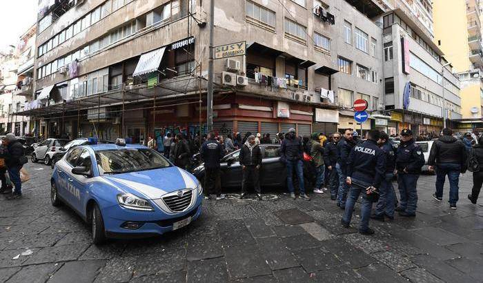 Napoli, sparatoria nel centro storico: ferita una bambina di dieci anni