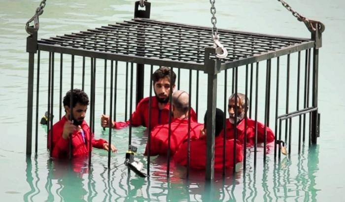 L'Isis annega in una vasca di disinfettante un prigioniero: era una spia