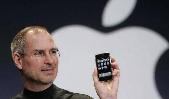 iPhone, lo smartphone lanciato da Steve Jobs compie 10 anni