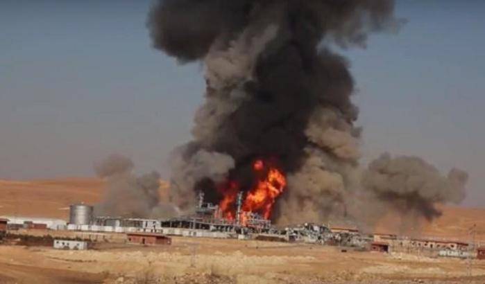 Siria, l'Isis fa esplodere il pi&ugrave; grande sito di gas del Paese
