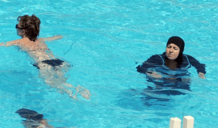 La corte europea: le ragazze musulmane in piscina con i maschi