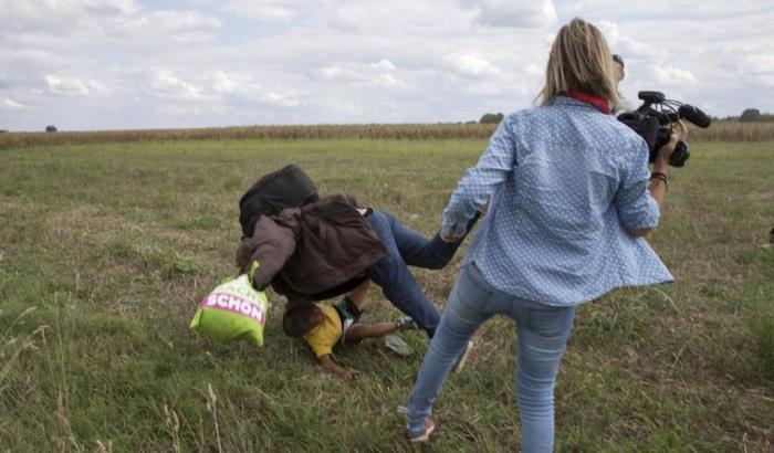 Fece lo sgambetto ai migranti: la cameraman ungherese condannata a 3 anni