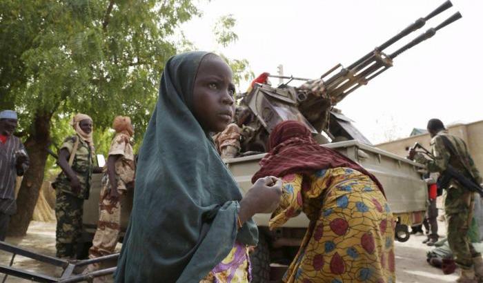 Una kamikaze di Boko Haram si fa esplodere con il figlio in fasce sulle spalle