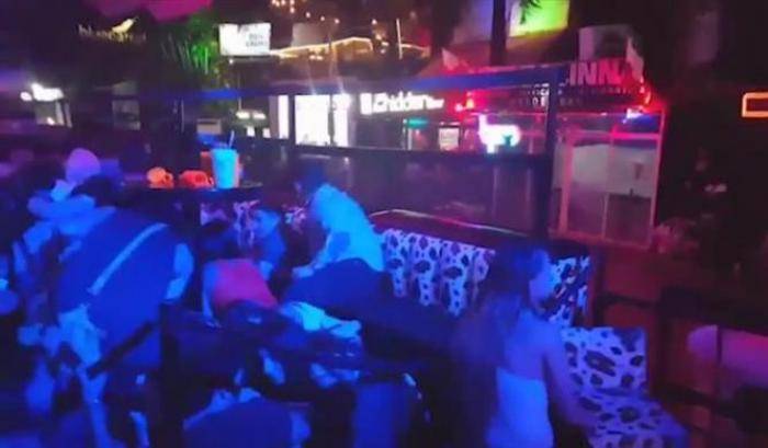 Sparatoria in una discoteca, tra i cinque morti anche un italiano