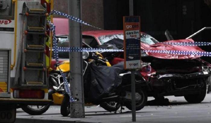 Melbourne, auto a folle corsa sui passanti: 3 morti