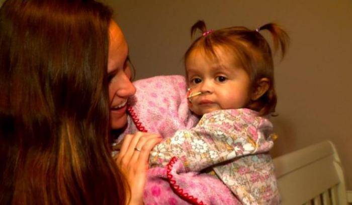 Usa, una bimba rischia di morire: la babysitter le dona parte del suo fegato