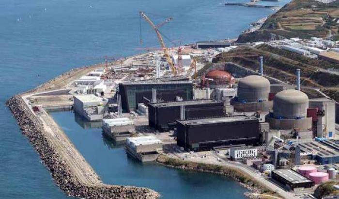 Francia, eplosione in una centrale nucleare: 5 persone intossicate