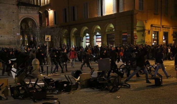 Bologna, protesta contro i tornelli all'Università: il video