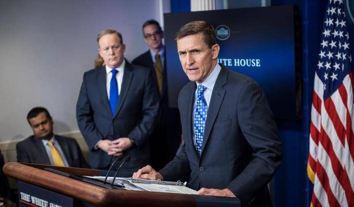 Trump perde pezzi, Flynn si dimette: troppo ricattabile dai russi