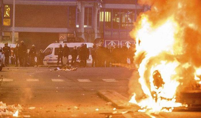 Proteste nelle banlieue di Parigi