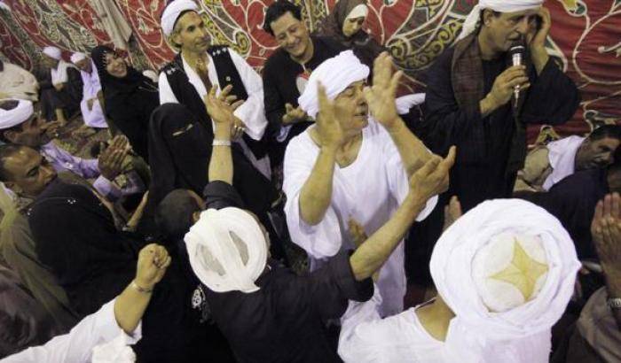 Perché l'Isis vuole distruggere l'islam gentile dei sufi