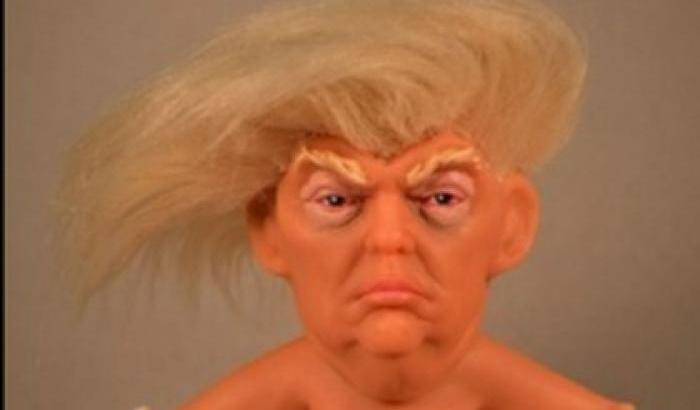 Un Trump-Troll porta fortuna: raccolta fondi sul web per il bambolotto