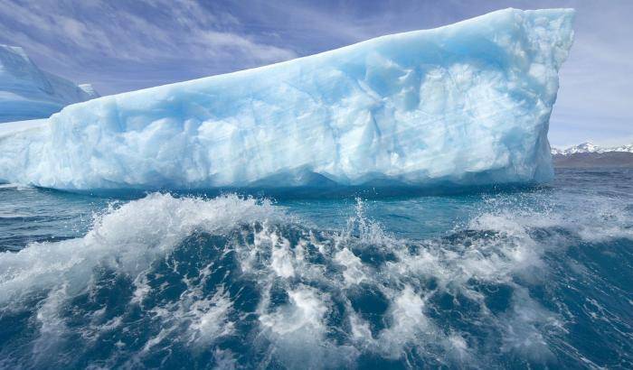 L'allarme degli scienziati: il ghiaccio dell'Antartide si sta sciogliendo velocemente