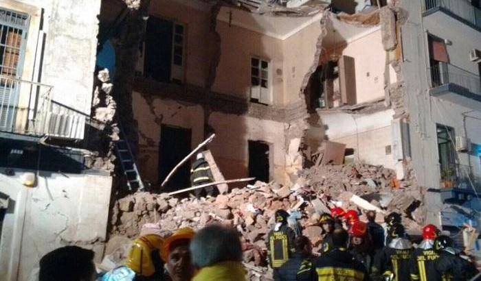 Catania, crolla palazzina: un morto, grave una bimba di 10 mesi