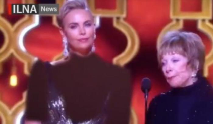 Oscar: ecco come l'Iran ha censurato la scollatura di Charlize Theron