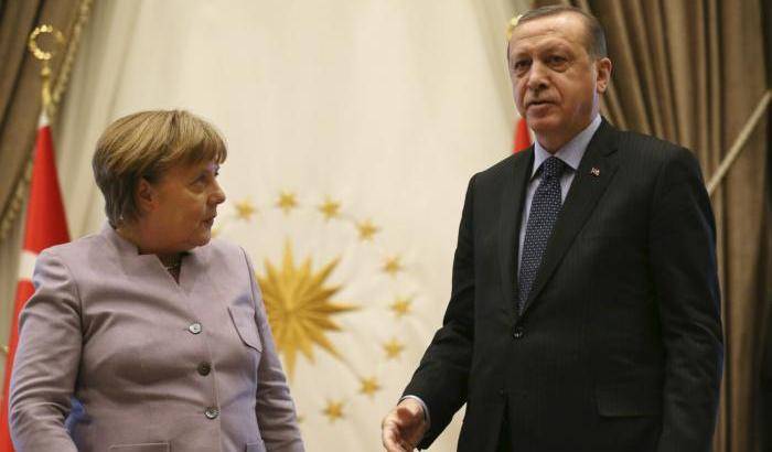 La Germania proibisce i comizi pro-Erdogan: ira di Ankara