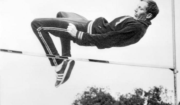 I settant'anni di Dick Fosbury, visionario rivoluzionario del salto in alto