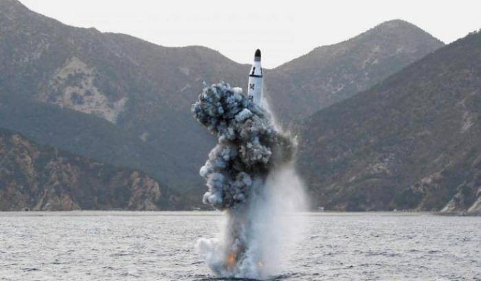Corea del Nord, 4 missili lanciati verso il mare del Giappone
