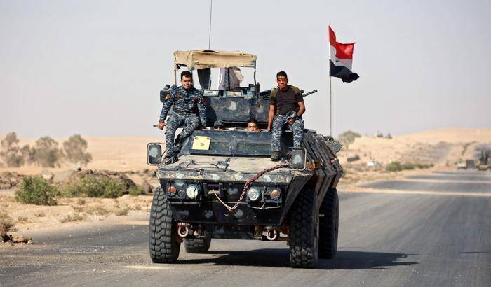 Mosul, l'esercito ha preso il controllo degli edifici governativi
