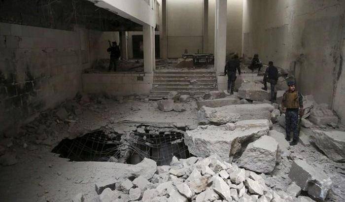 Iraq: 30 secoli di storia distrutti, ecco come l'isis ha devastato il museo di Mosul