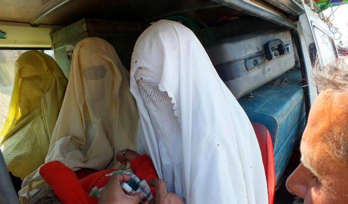 Ennesimo assassinio dei talebani: lapidata una donna per adulterio